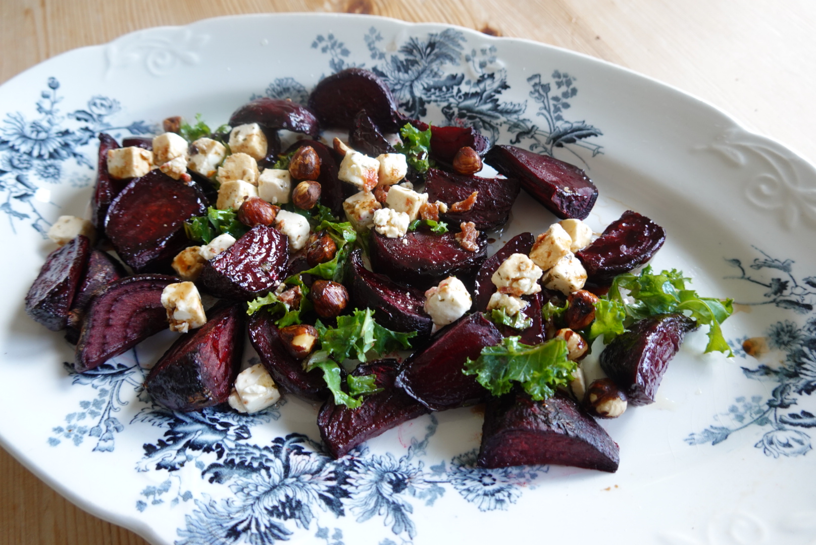Ovnsbakte rødbeter med feta, honning og nøtter - Bodils lille blogg